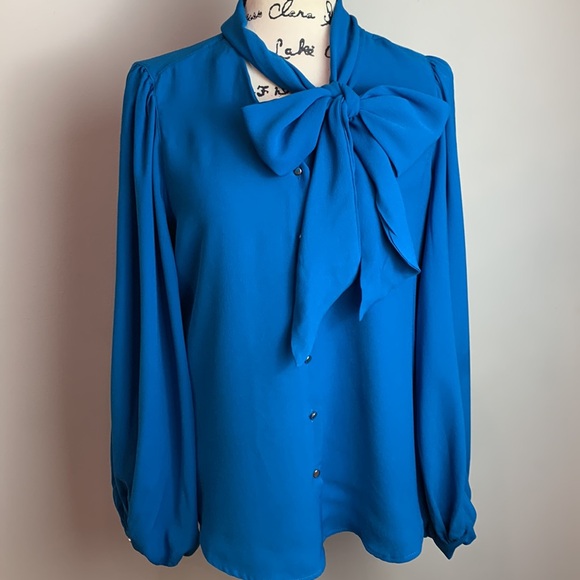 Chico’s Long-Sleeve Crepe Tie-Neck Blouse NEW! - Picture 8 of 12